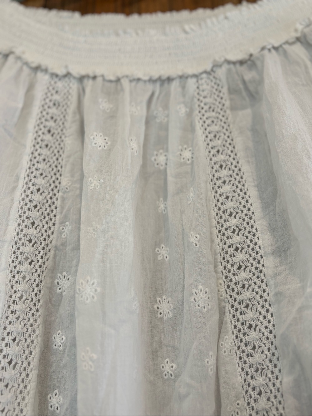 blue island White Boho Eyelet Crochet Trim Off-Shoulder Swim Coverup. Size Large - Picture 3 of 10